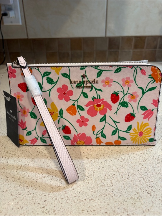 kate spade Handbags - Kate Spade Lucy NWT Strawberry Garden Saffiano Leather Clutch/Wristlet MSRP $129
